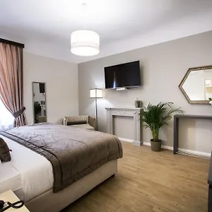2* לינה וארוחת בוקר Chic & Town Luxury
